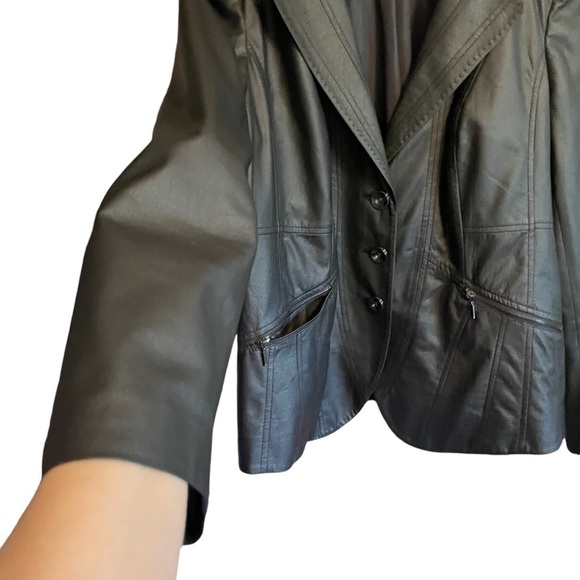 Conrad C Collection - Black Faux Leather Blazer - Size 18 - Picture 4 of 12